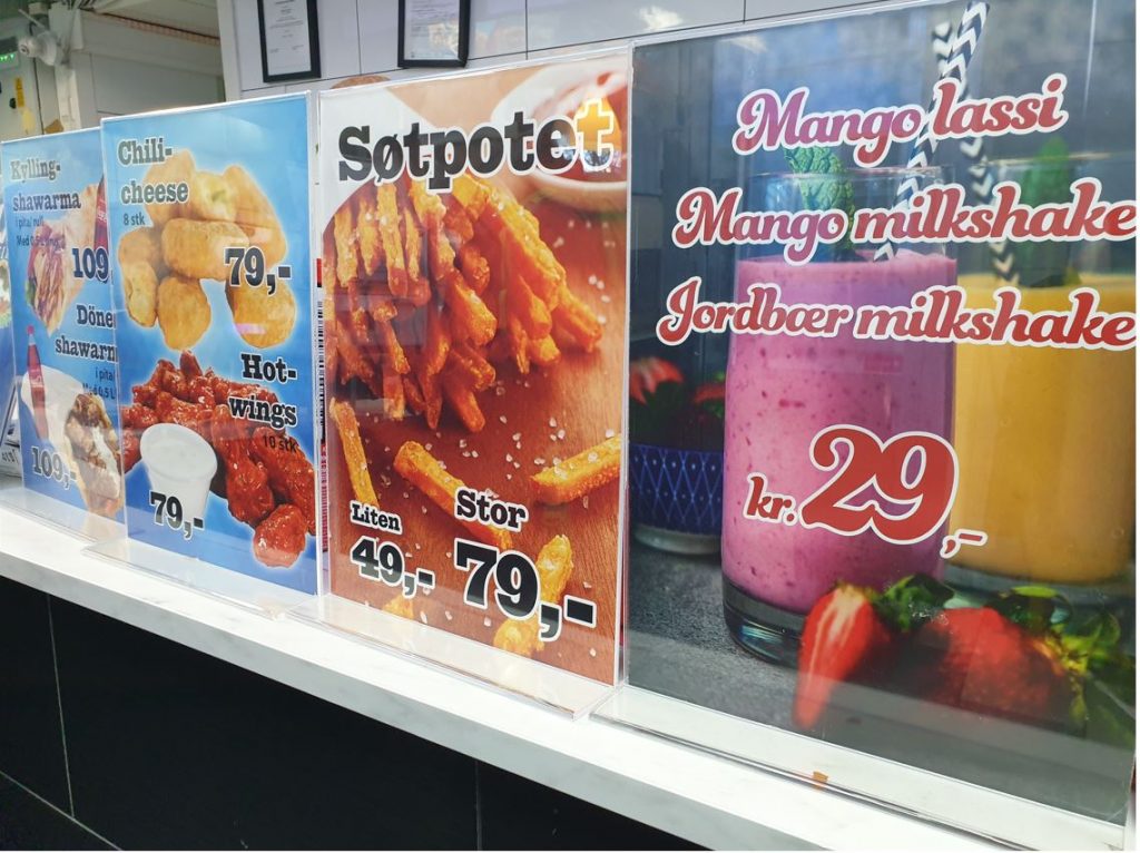 Restaurant menu with mango lassi, sweet potatoe fries and hot wings in Oslo. Credit Ida Tolgenbakk