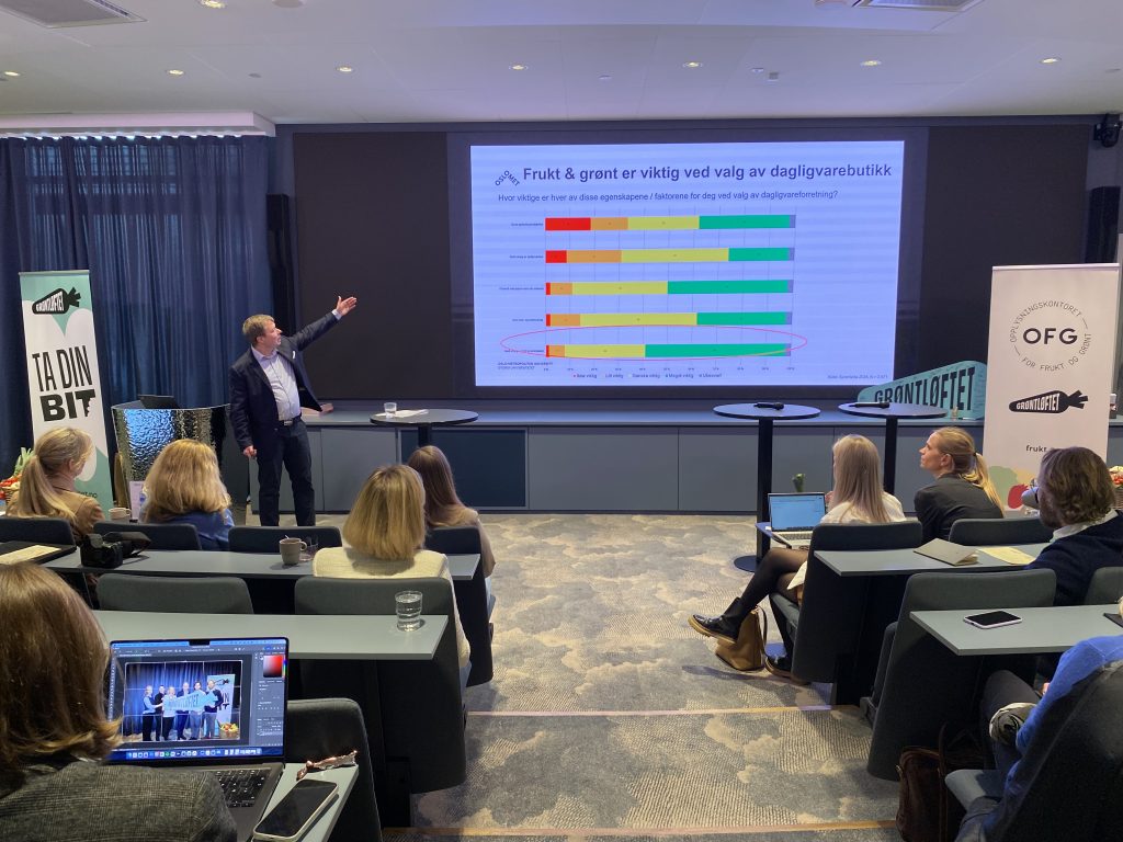 Alexander Schjøll holder innlegg om forbrukeradferd under fagdag 19.mars 2026
