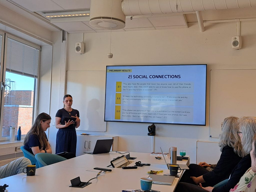 Picture of Abby and Lauren presenting their preliminary results