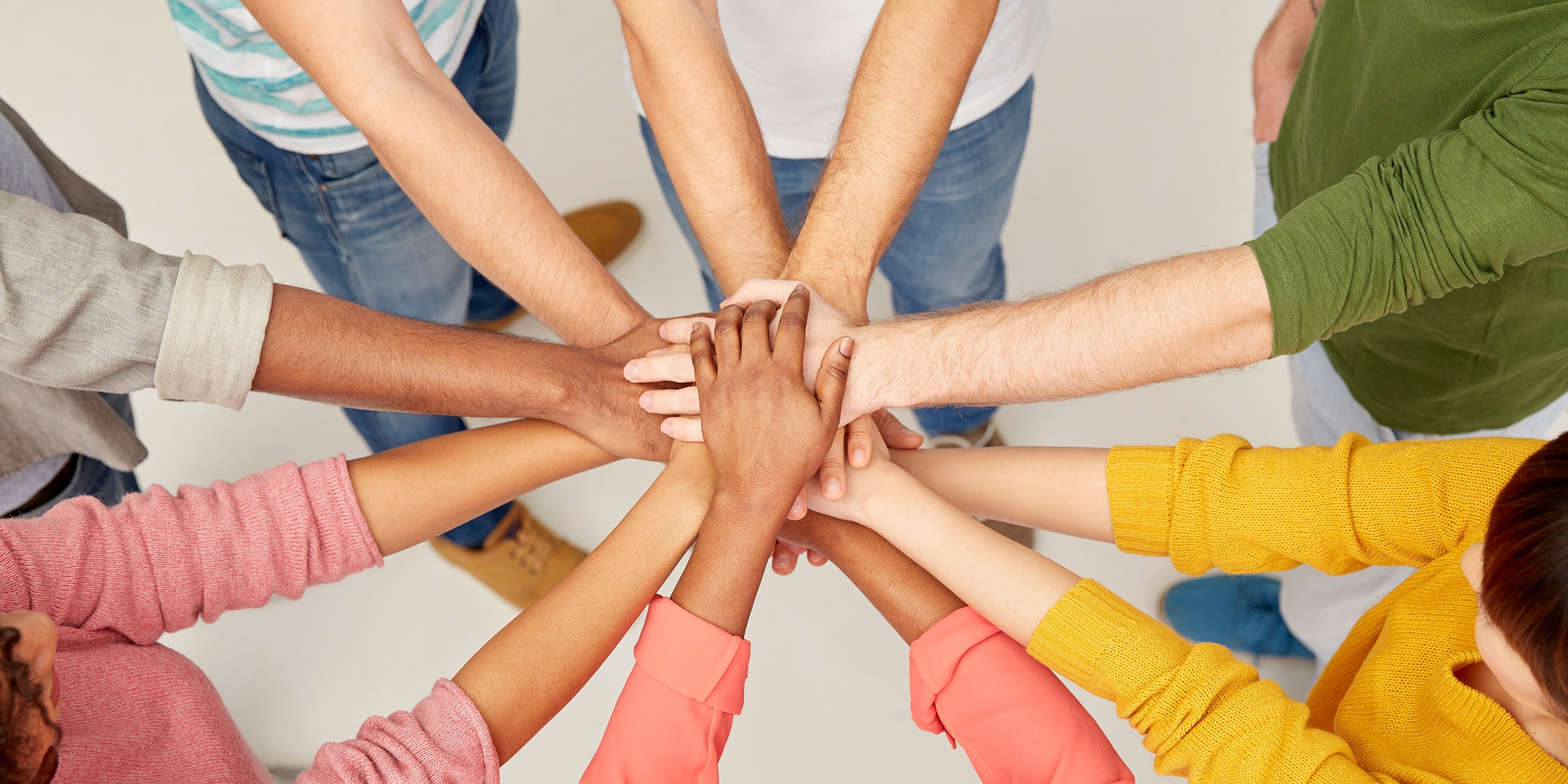 Samling av hender i en sirkel